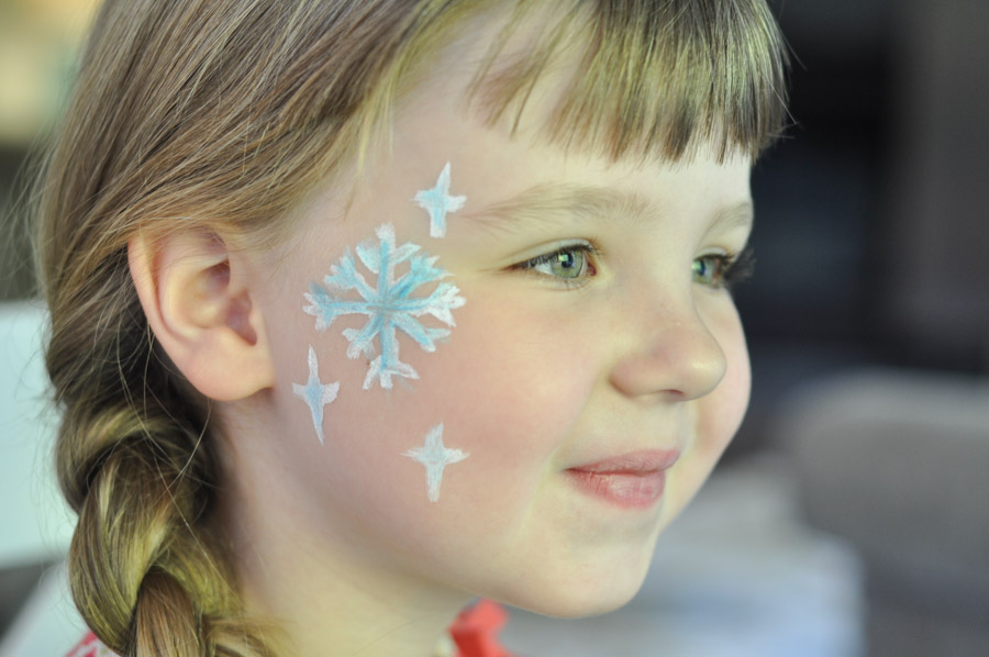 Christmas - Kids  Christmas face painting, Face paint kit, Face painting  easy
