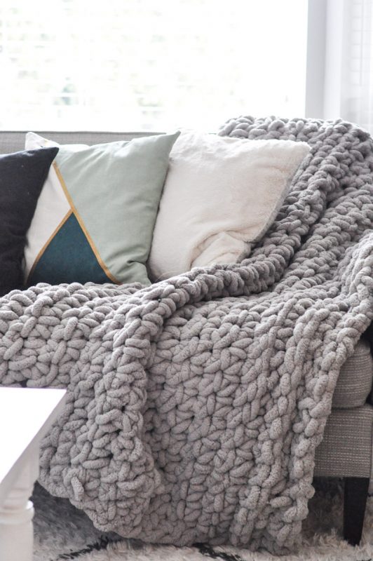 How to EASILY Crochet a Super Thick & Chunky Blanket -- Pattern Optional